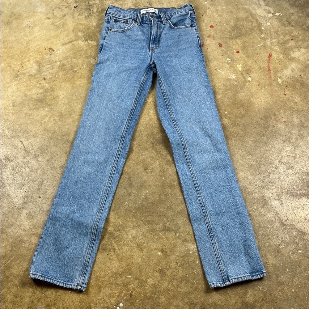 Abercrombie & Fitch Straight Mid Rise Blue Jeans
Size: 000